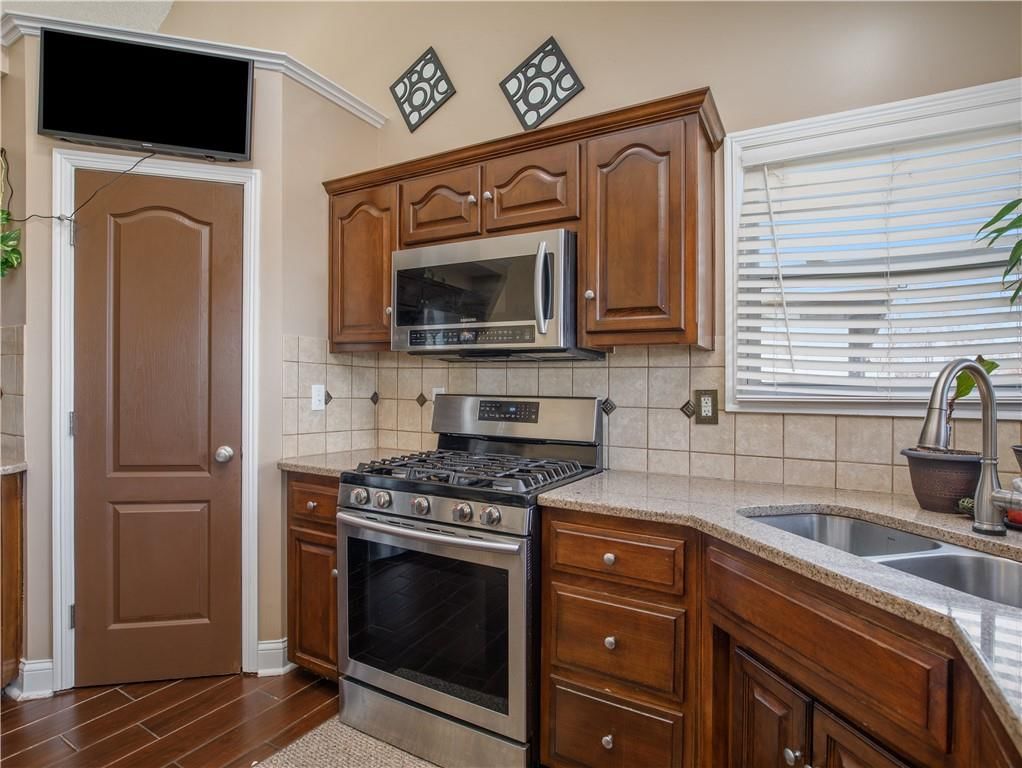 8643 N Mersington Avenue — photo 15
