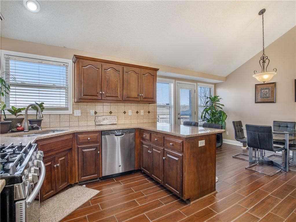 8643 N Mersington Avenue — photo 17