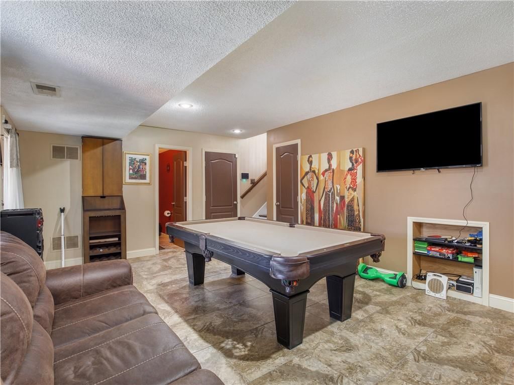 8643 N Mersington Avenue — photo 32