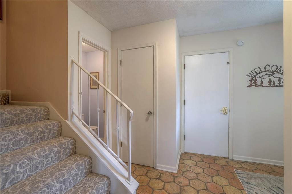 10238 Robinson Street — photo 17