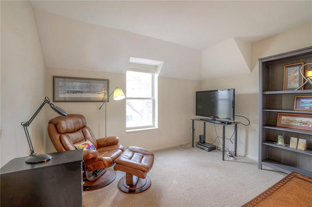 10238 Robinson Street — photo 25