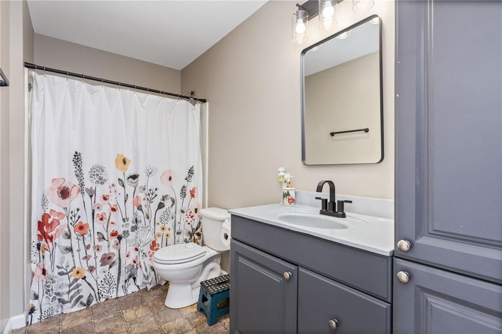 884 Glengera Drive — photo 14