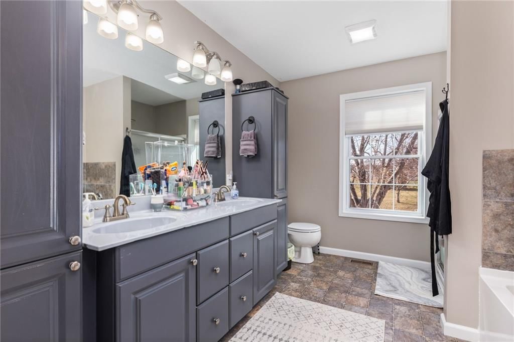 884 Glengera Drive — photo 18