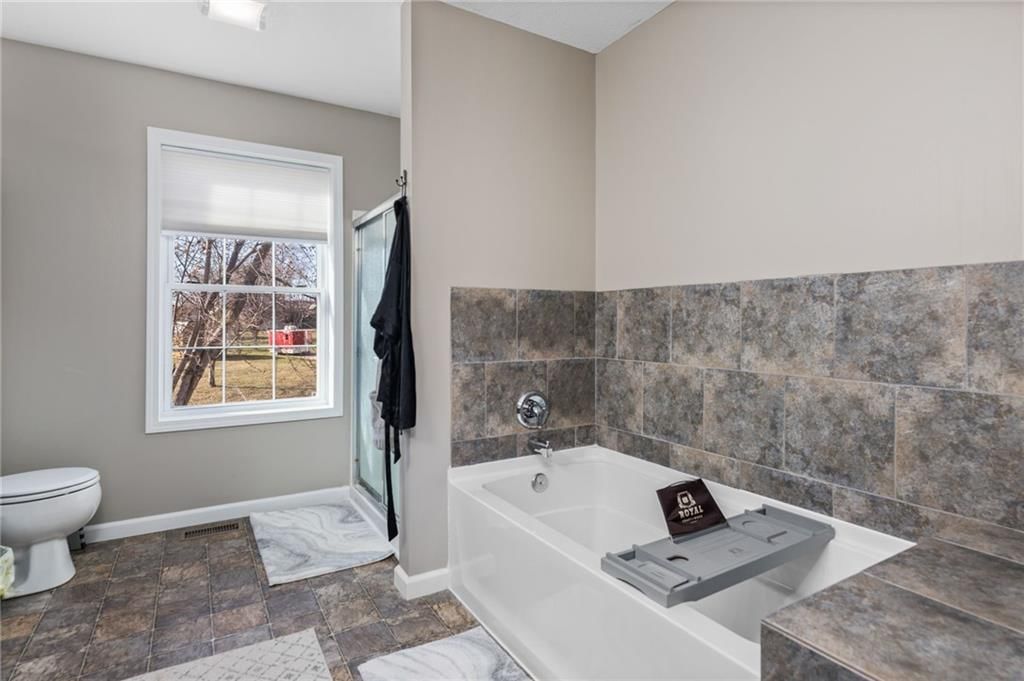 884 Glengera Drive — photo 19