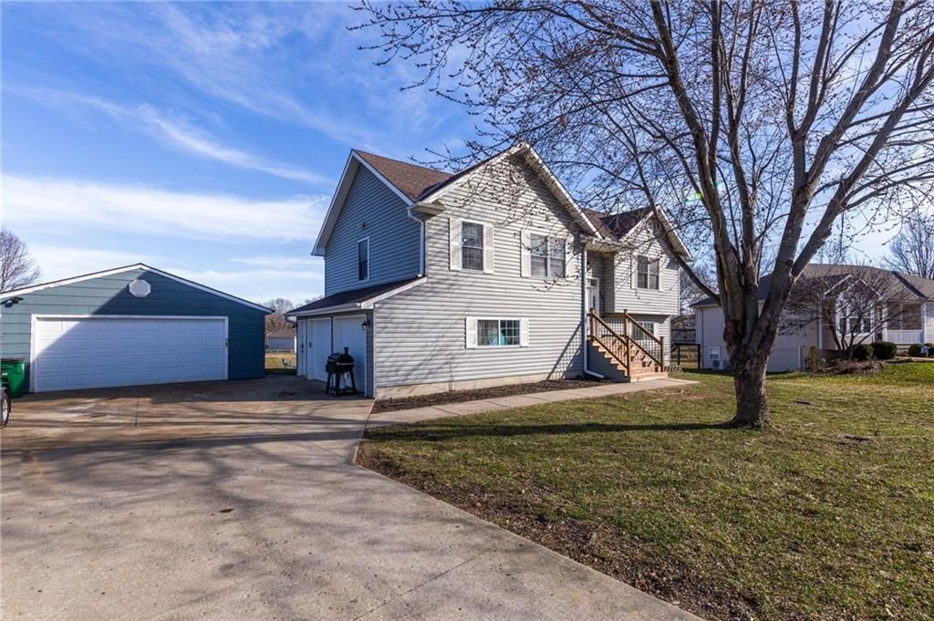 884 Glengera Drive — photo 3
