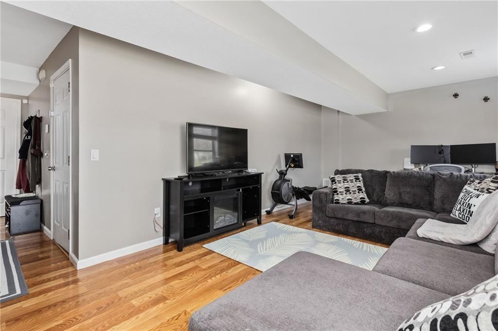 884 Glengera Drive — photo 21