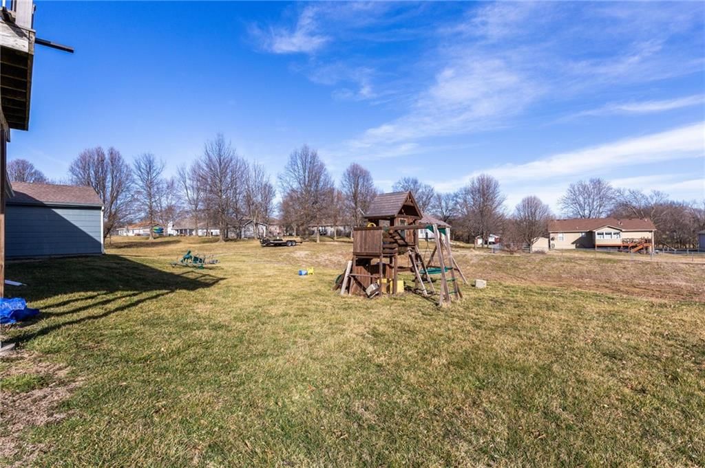 884 Glengera Drive — photo 32