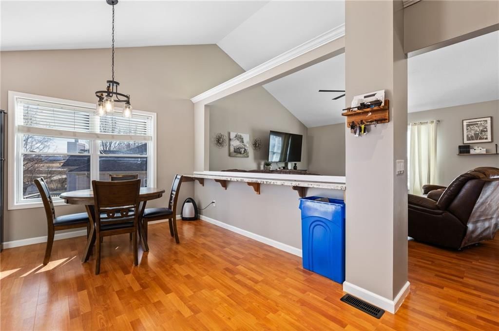 884 Glengera Drive — photo 9