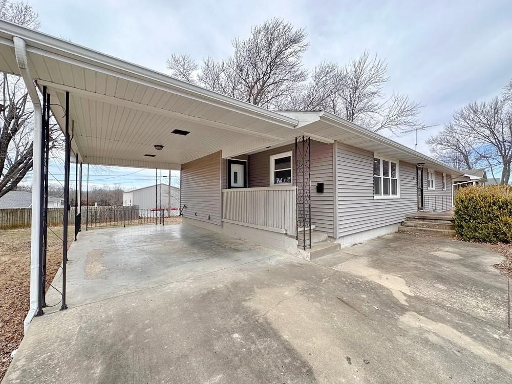 302 S Belisle Street — photo 28