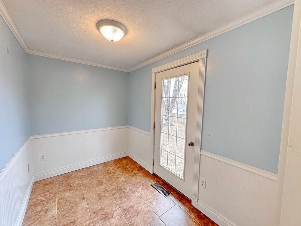 302 S Belisle Street — photo 10