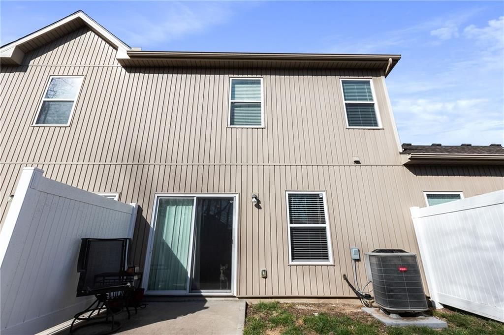9421 Adrain Avenue — photo 32