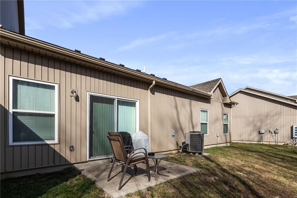 9421 Adrain Avenue — photo 33