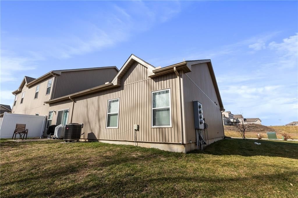 9421 Adrain Avenue — photo 34