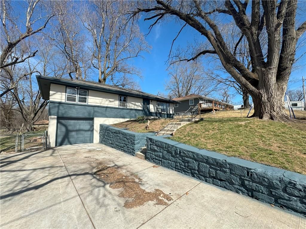 6630 WOOD Avenue — photo 2