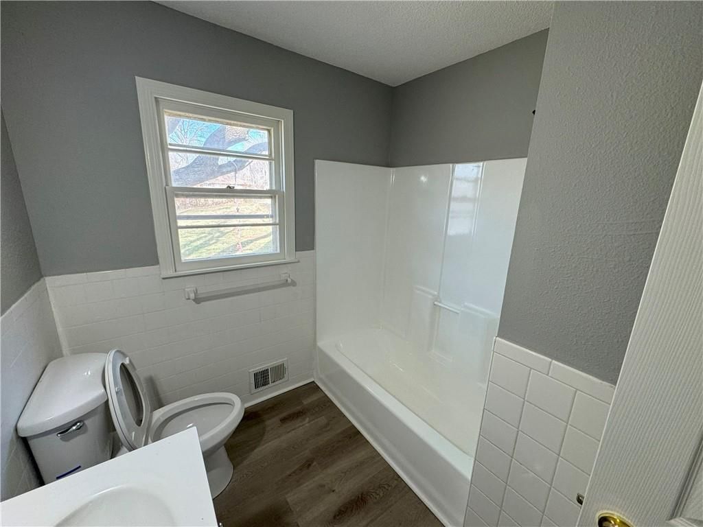 6630 WOOD Avenue — photo 15