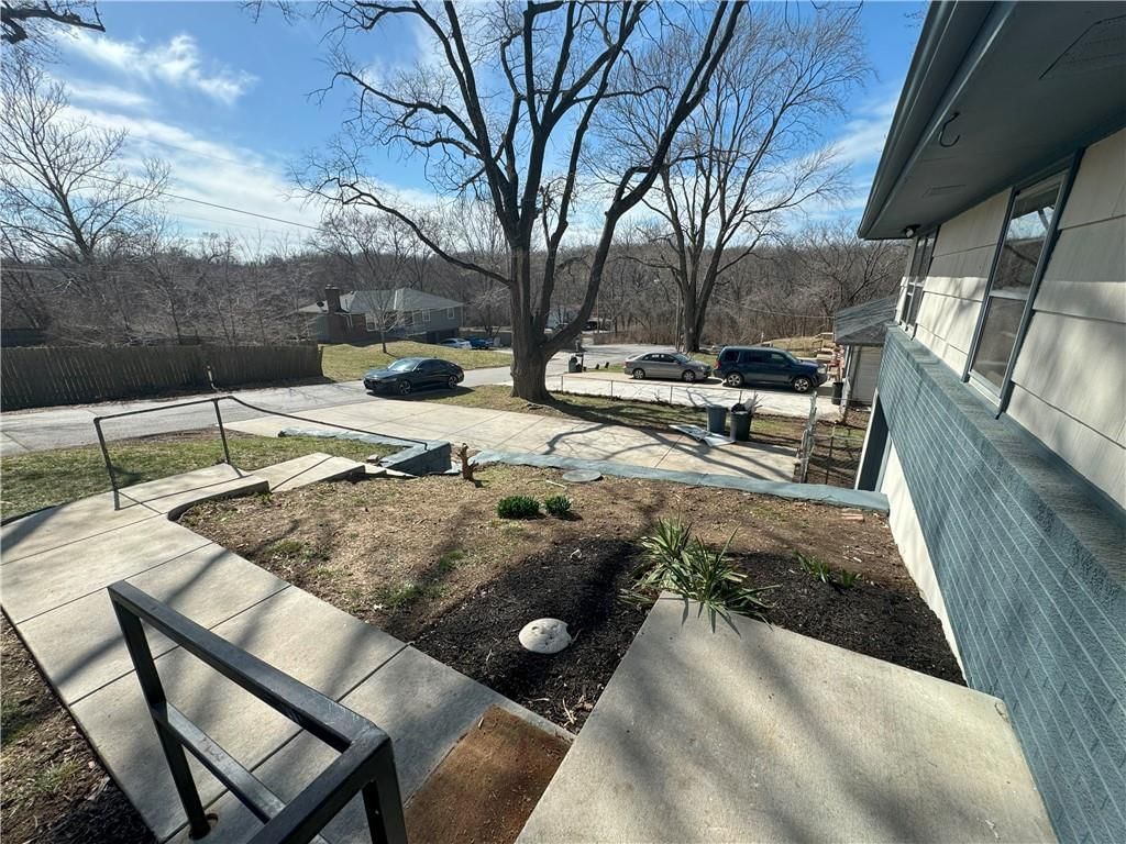 6630 WOOD Avenue — photo 4