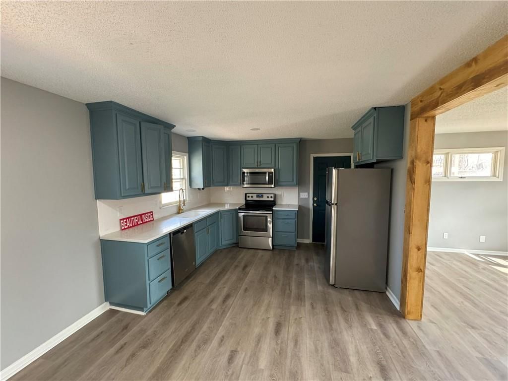 6630 WOOD Avenue — photo 9