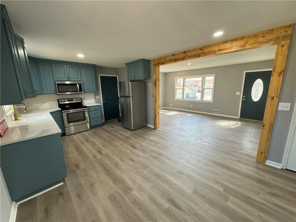 6630 WOOD Avenue — photo 10