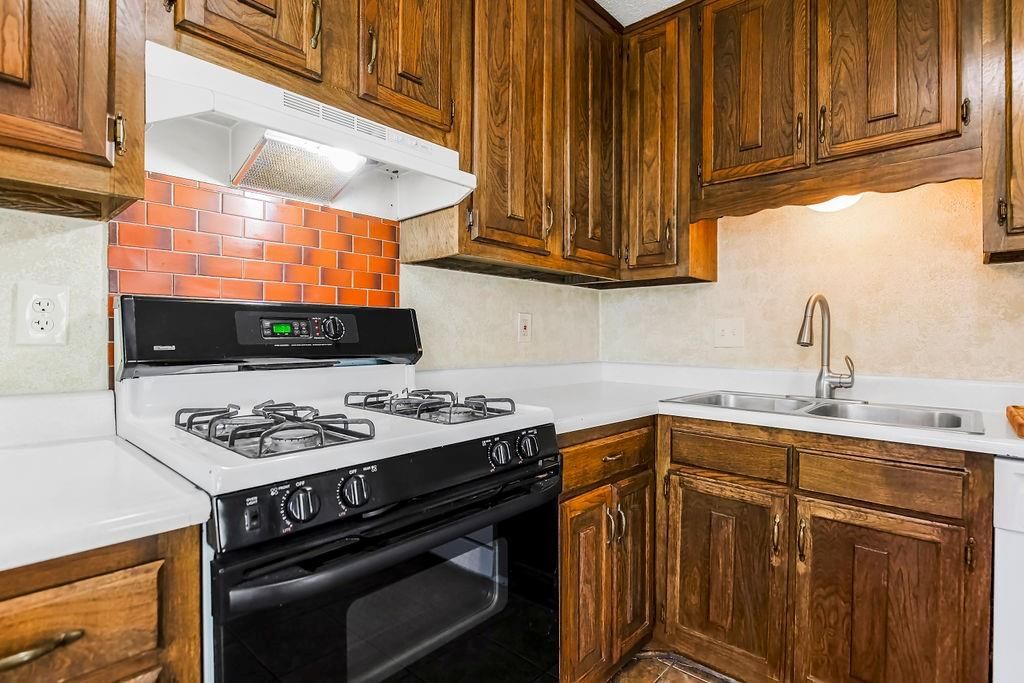 11304 W 71st Terrace — photo 8