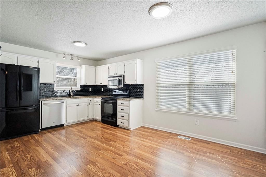 800 Deerfield Drive — photo 9