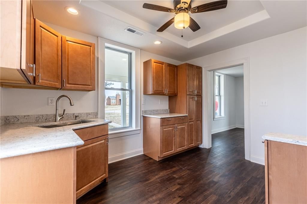 811 Locust Street — photo 14