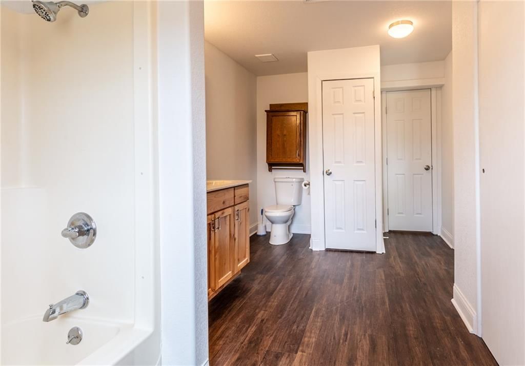 811 Locust Street — photo 19