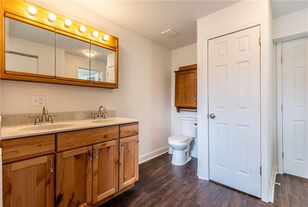 811 Locust Street — photo 20