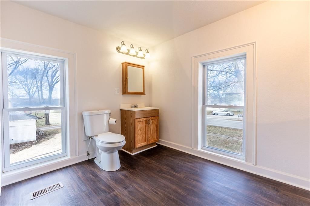 811 Locust Street — photo 25