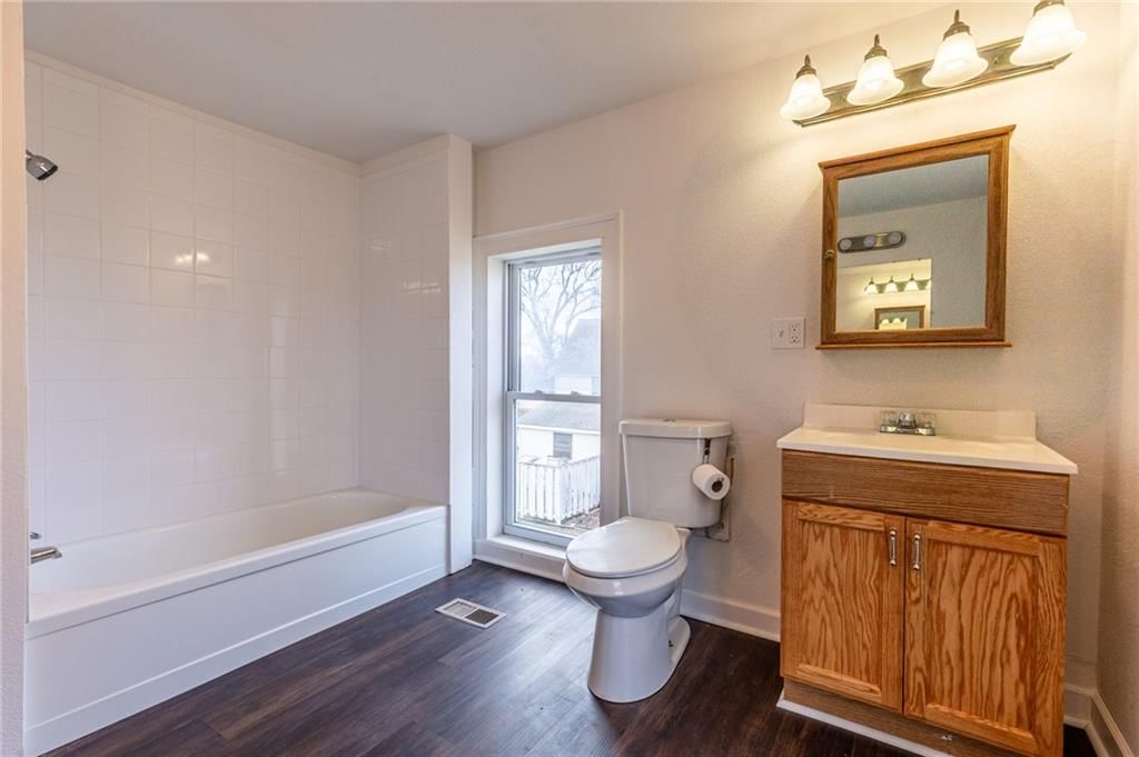 811 Locust Street — photo 26