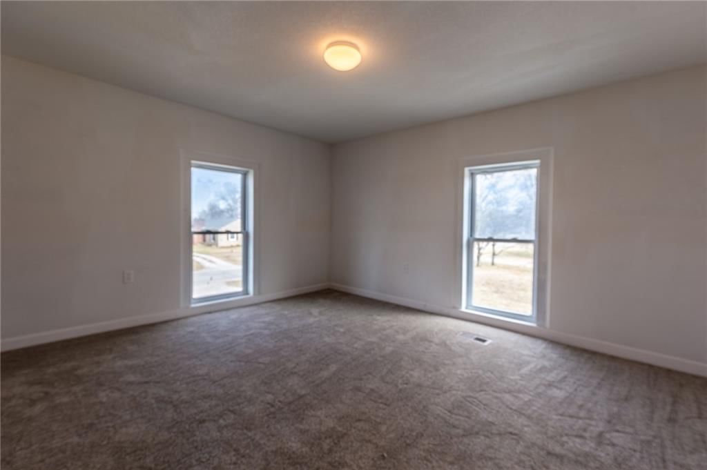 811 Locust Street — photo 28
