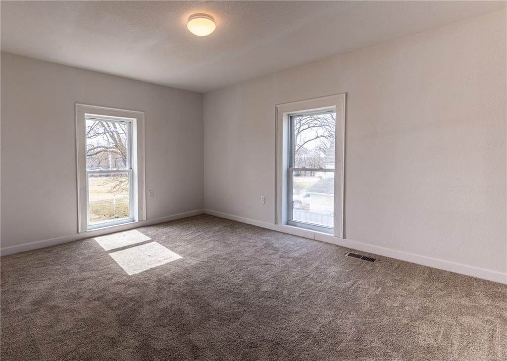 811 Locust Street — photo 32