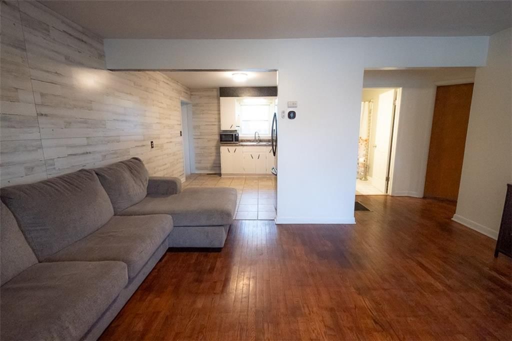225 W 5th Street — photo 4