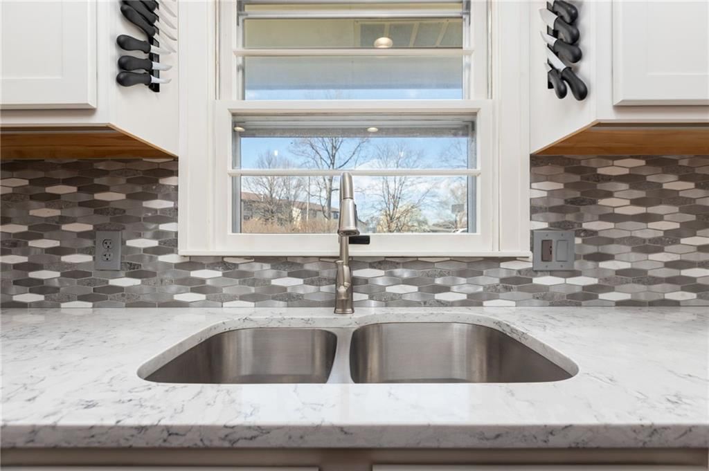 1624 S Oak Street — photo 16