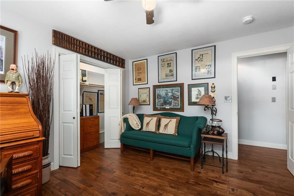 1624 S Oak Street — photo 29