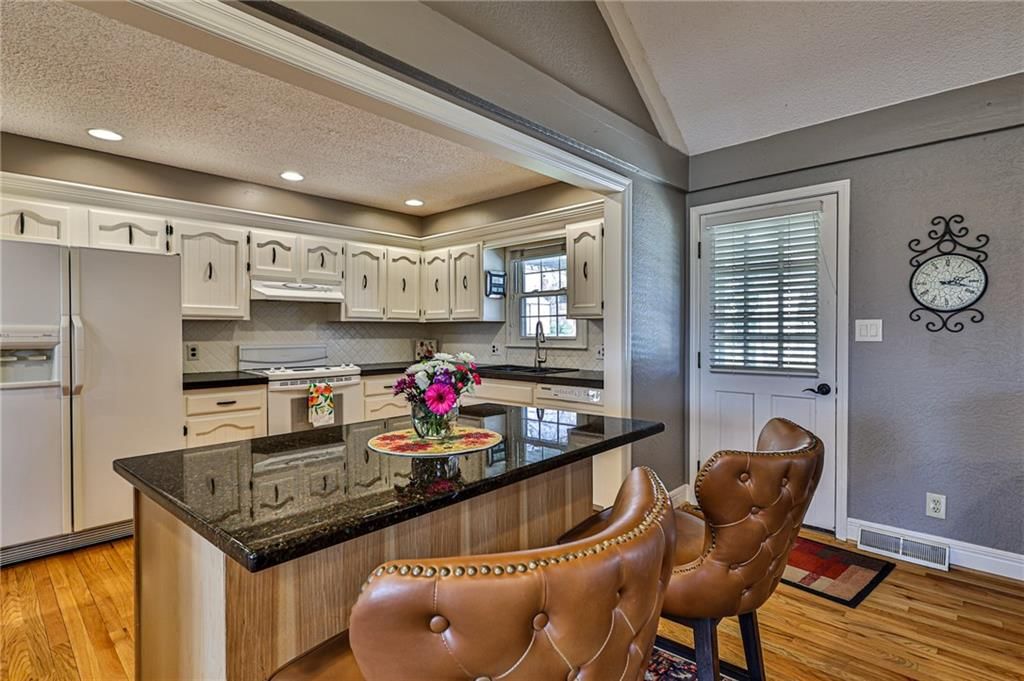 9701 N Charlotte Street — photo 15