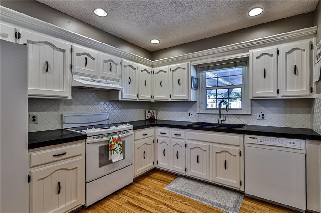 9701 N Charlotte Street — photo 17