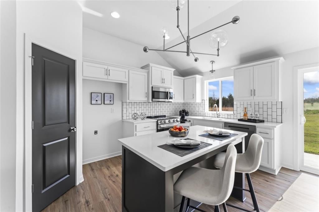 801 SE Dry Creek Drive — photo 11