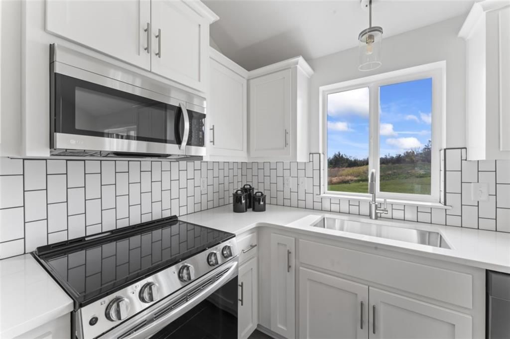 801 SE Dry Creek Drive — photo 13