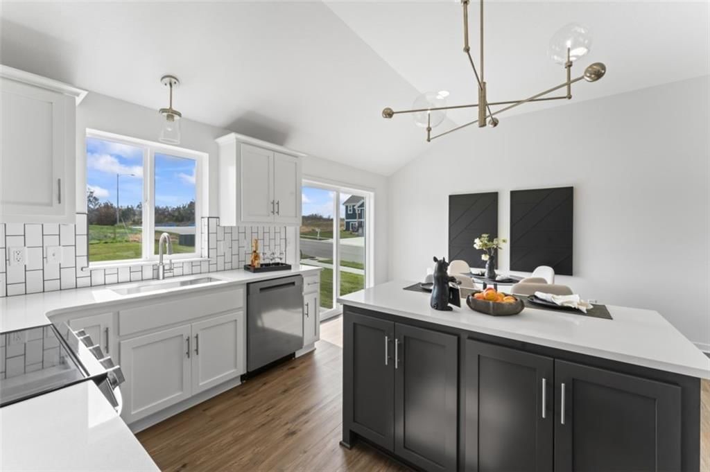 801 SE Dry Creek Drive — photo 14