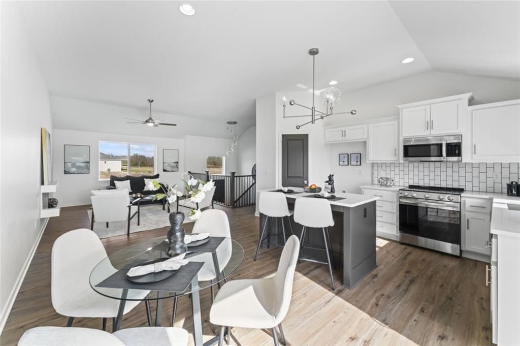 801 SE Dry Creek Drive — photo 16