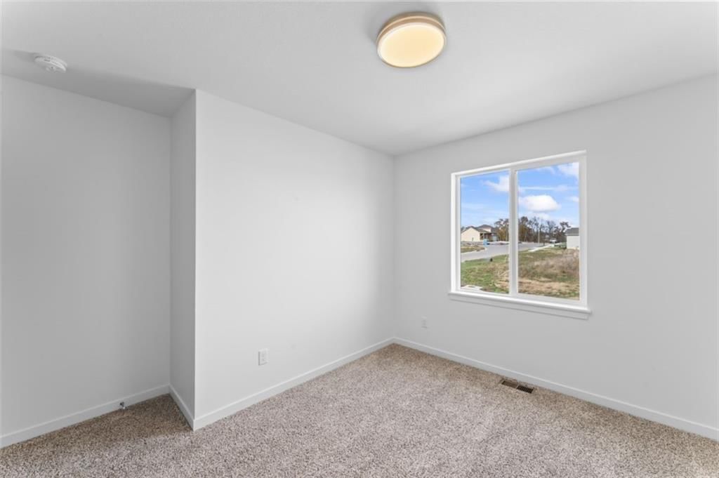 801 SE Dry Creek Drive — photo 32