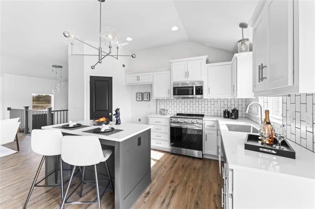 801 SE Dry Creek Drive — photo 10
