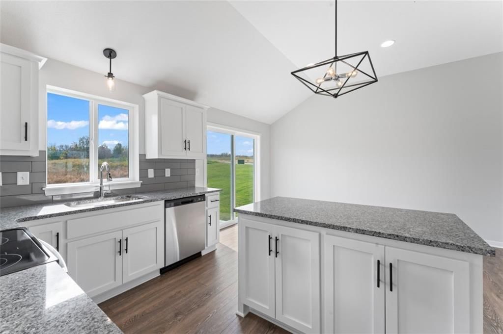 803 SE Dry Creek Drive — photo 11