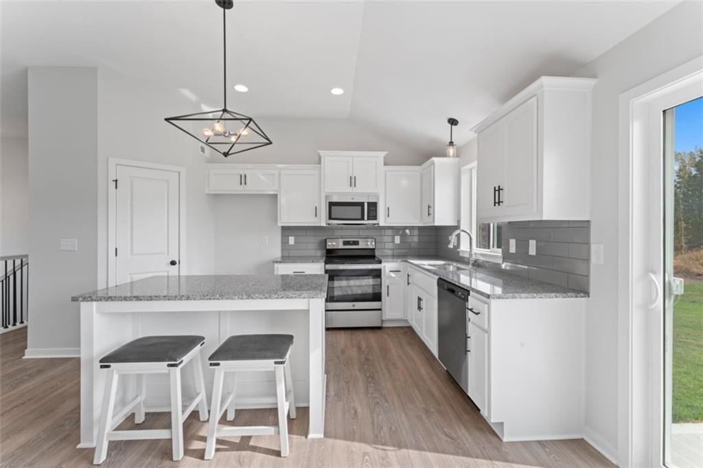 803 SE Dry Creek Drive — photo 12