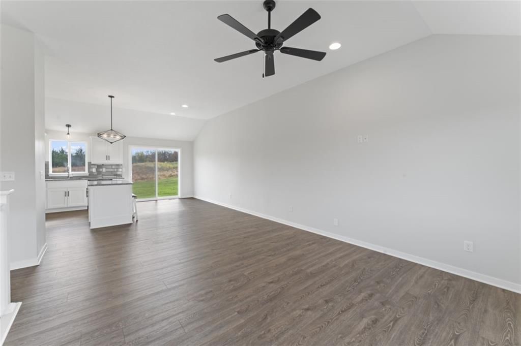 803 SE Dry Creek Drive — photo 7