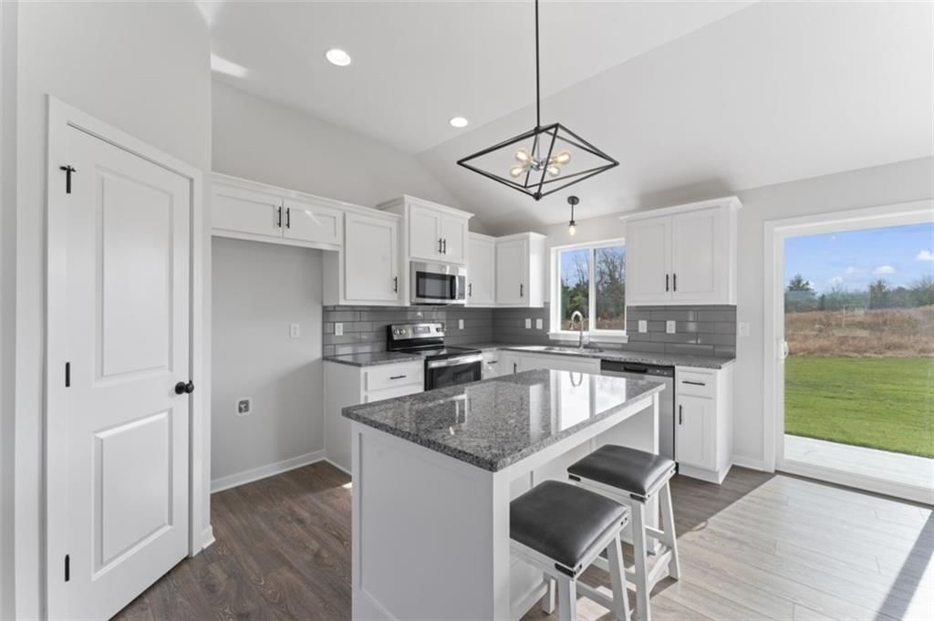 803 SE Dry Creek Drive — photo 10