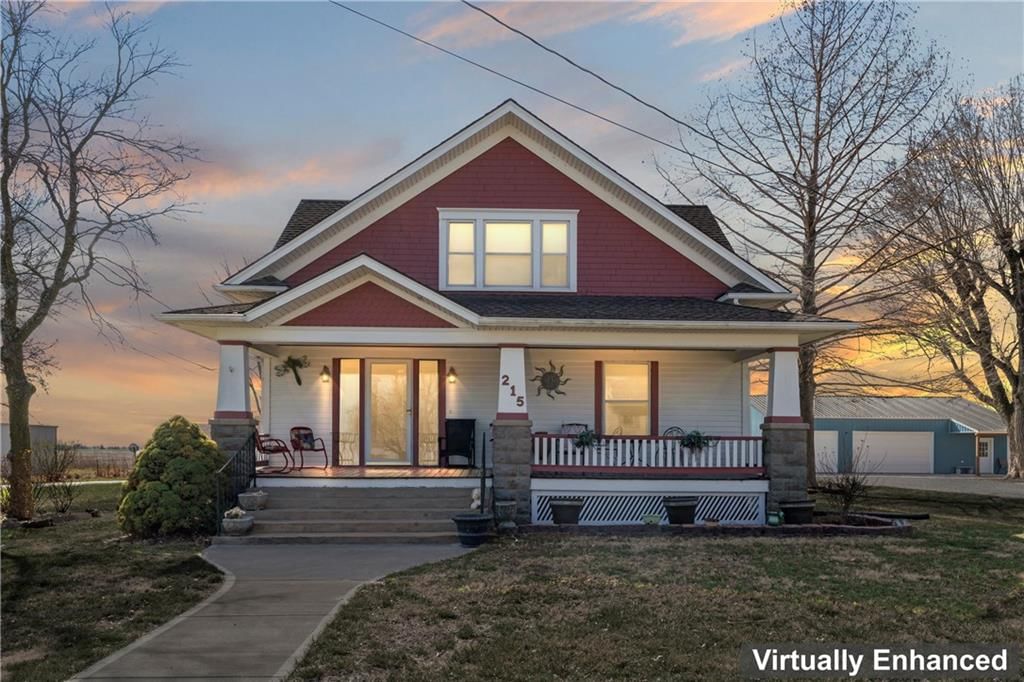 215 E Maple Street — photo 2