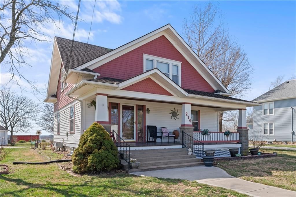 215 E Maple Street — photo 3