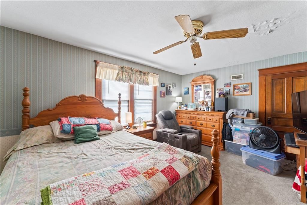 215 E Maple Street — photo 32
