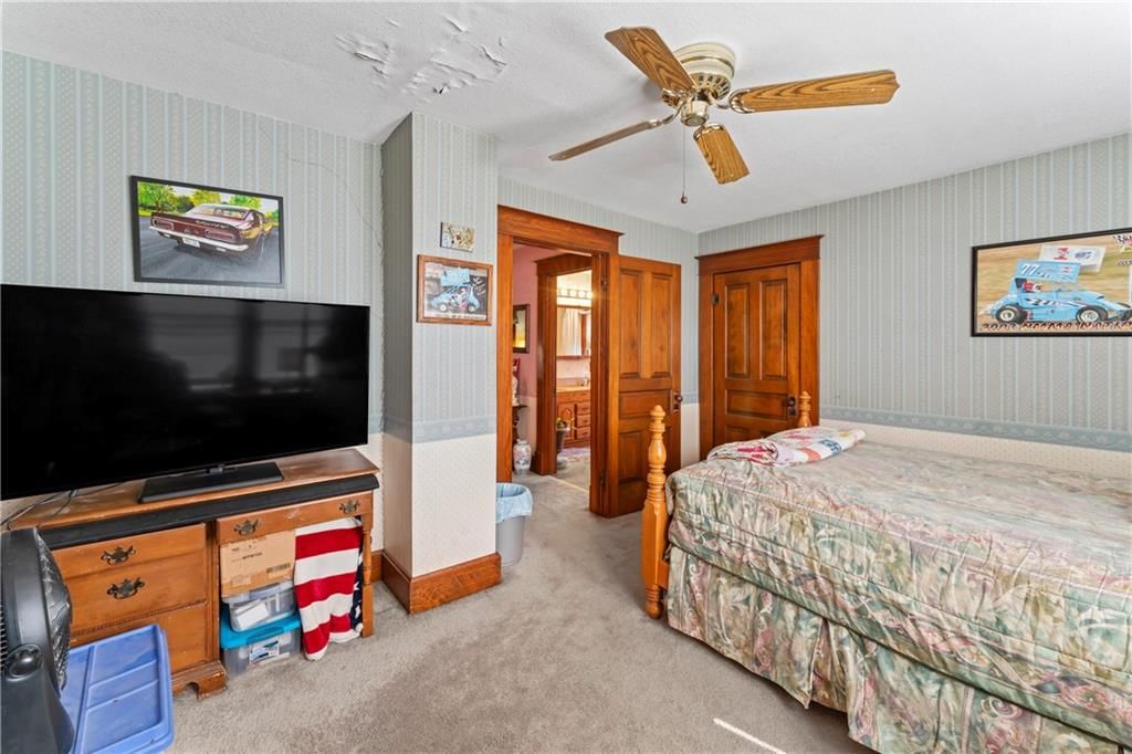 215 E Maple Street — photo 34